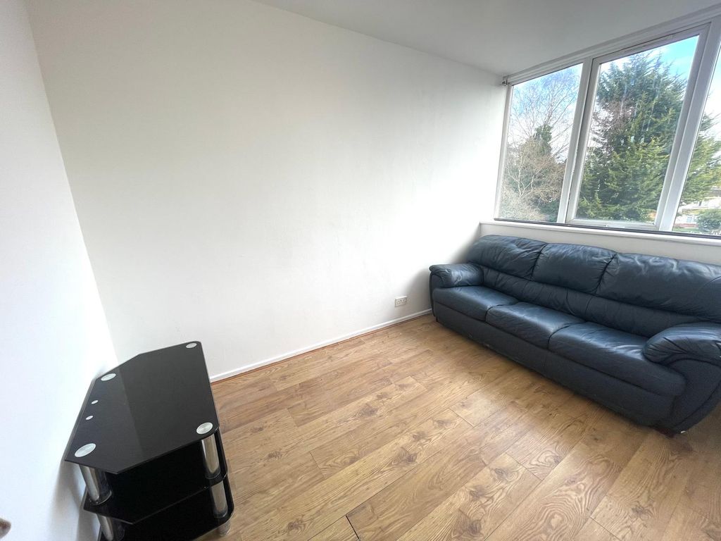 Property photo 2 of 6 Gallery