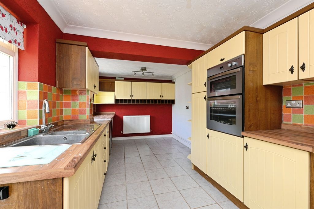 Property photo 3 of 13