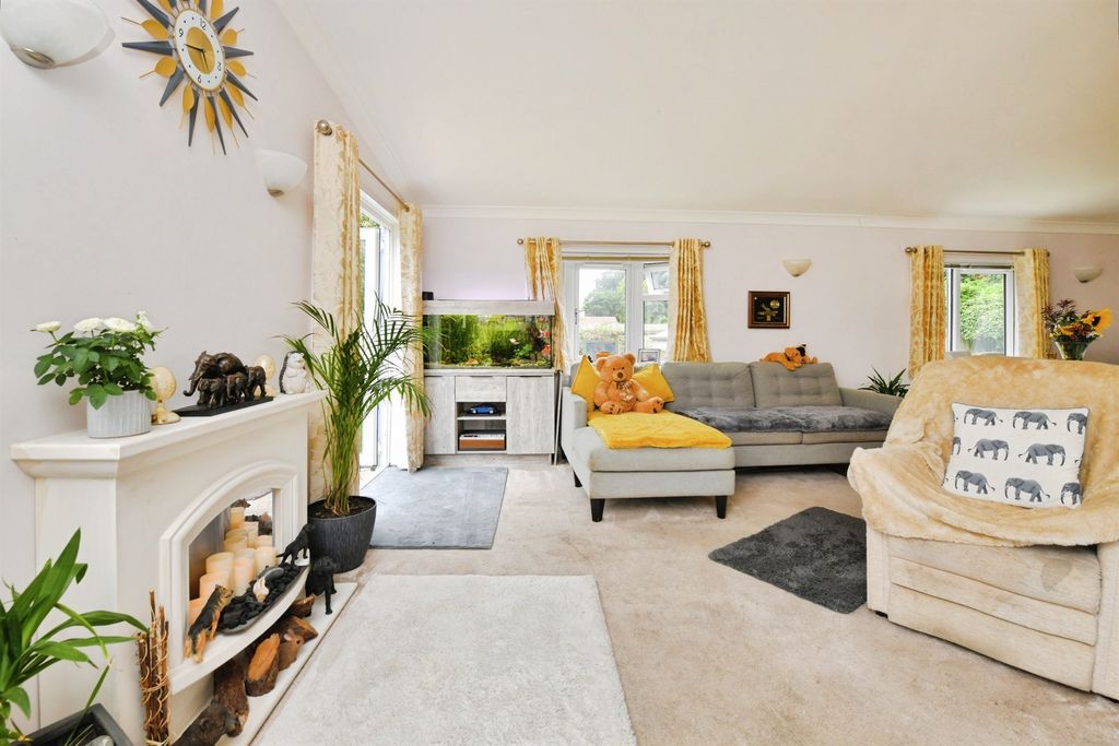 Property photo 2 of 20