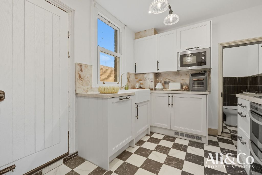 Property photo 3 of 28