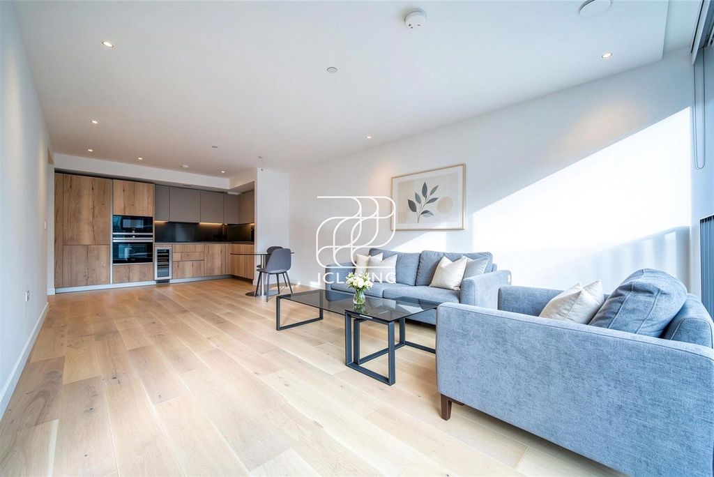 Property photo 3 of 12 04_Living_Styled.Jpg