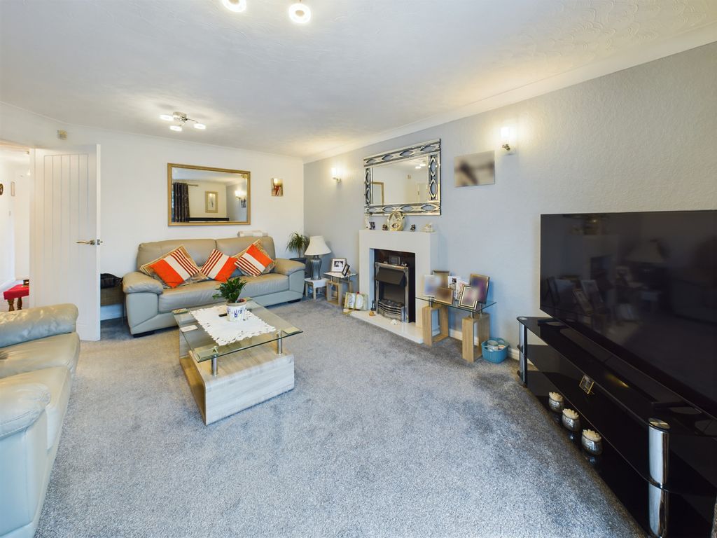 Property photo 3 of 12 Gallery