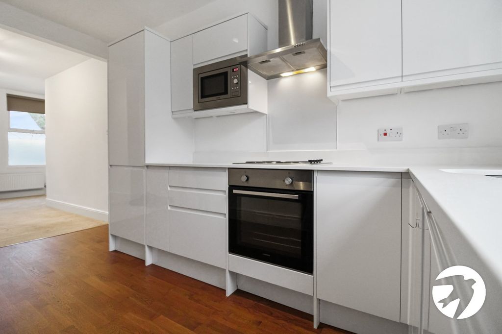 Property photo 3 of 8 Kitchen