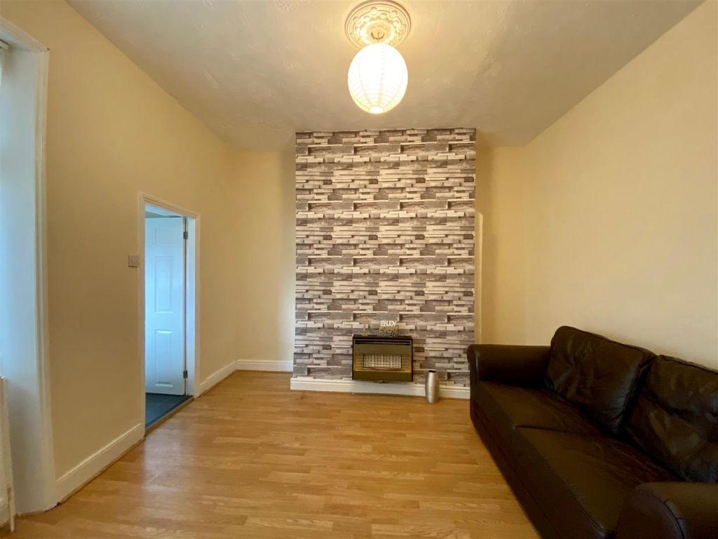 Property photo 2 of 7 Lounge
