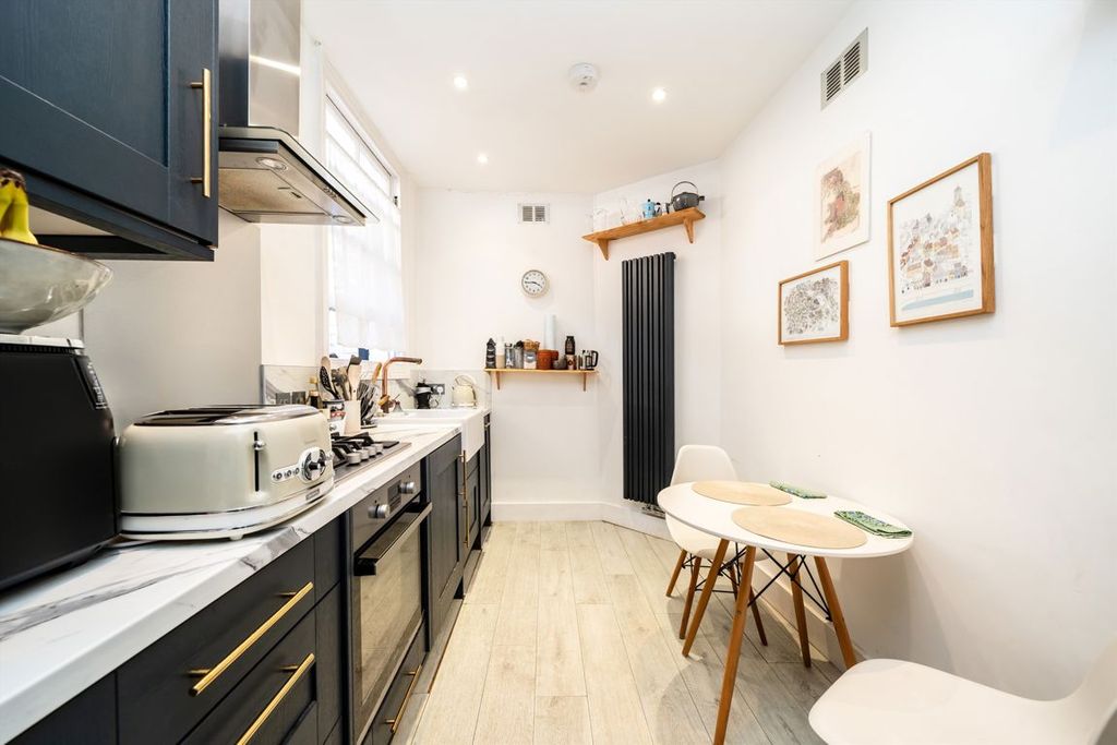 Property photo 3 of 6