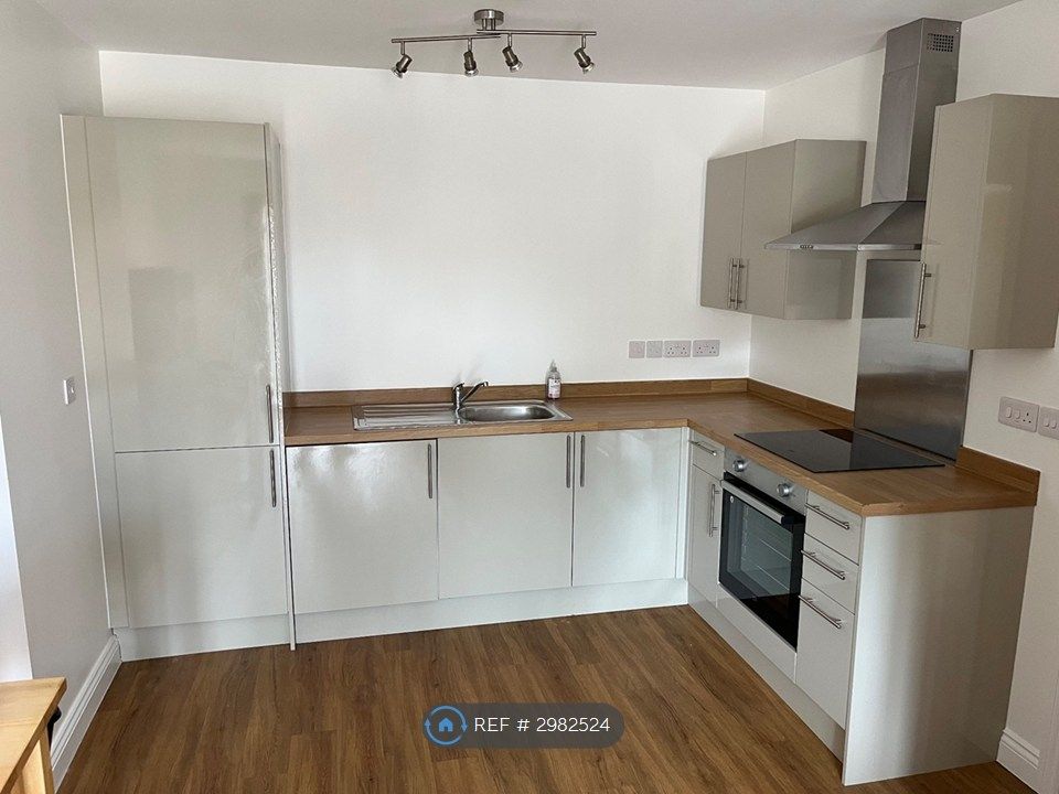 Property photo 2 of 14 Kitchen