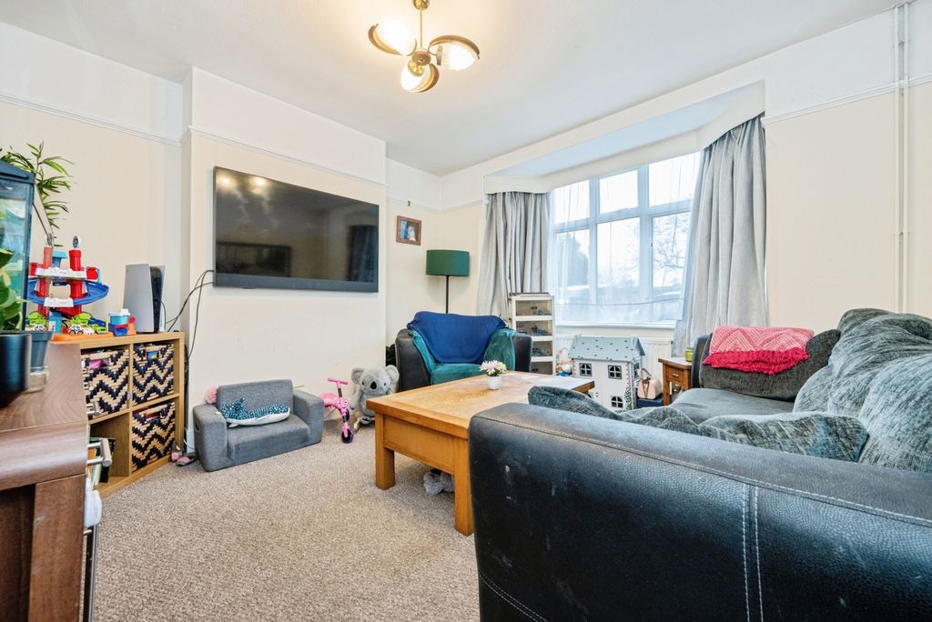 Property photo 3 of 19 Lounge