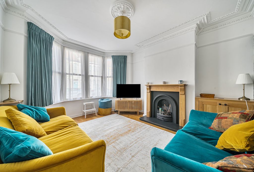 Property photo 2 of 23 1372844-1-68Ff6d9...