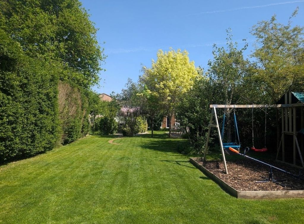 Property photo 3 of 24