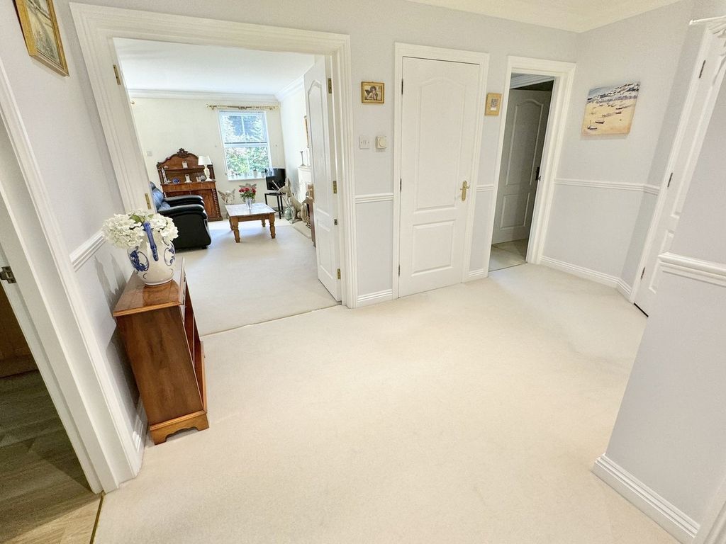 Property photo 3 of 32