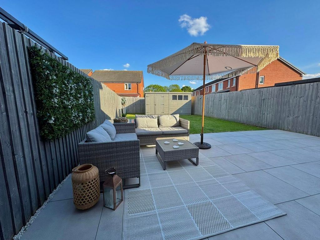 Property photo 2 of 20