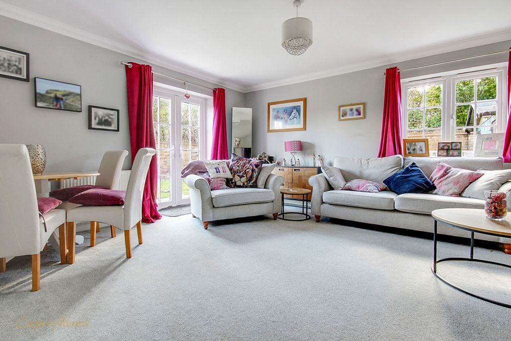 Property photo 2 of 11 Living Room