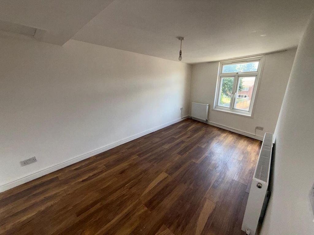 Property photo 1 of 5 Living Room