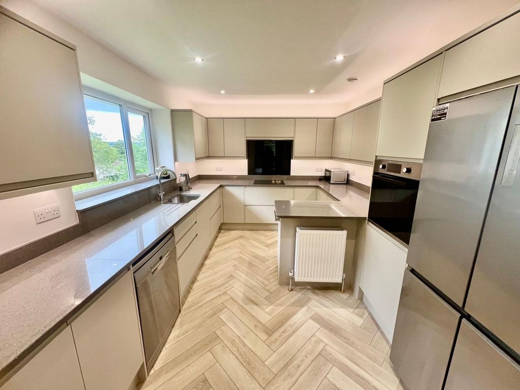 Property photo 3 of 23 Picture No. 10