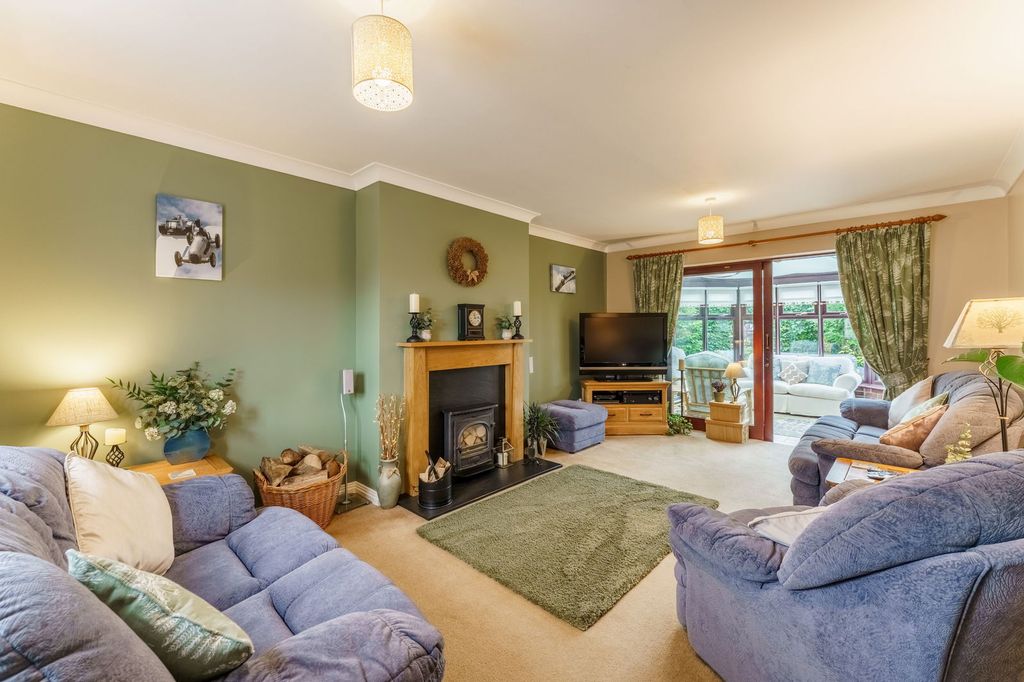 Property photo 2 of 30