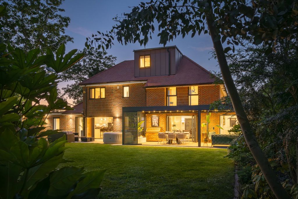 Property photo 1 of 32