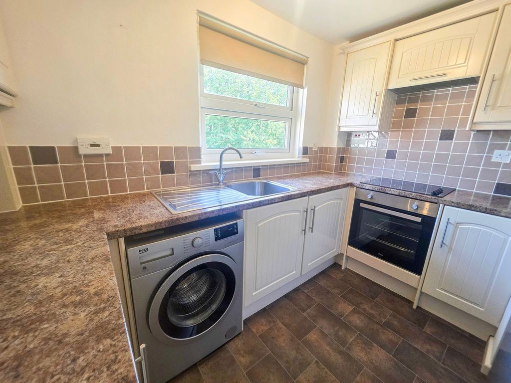 Property photo 2 of 10 Kitchen