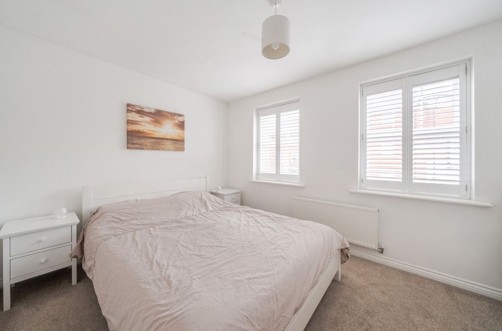 Property photo 3 of 18 1409387-18-6985ce...