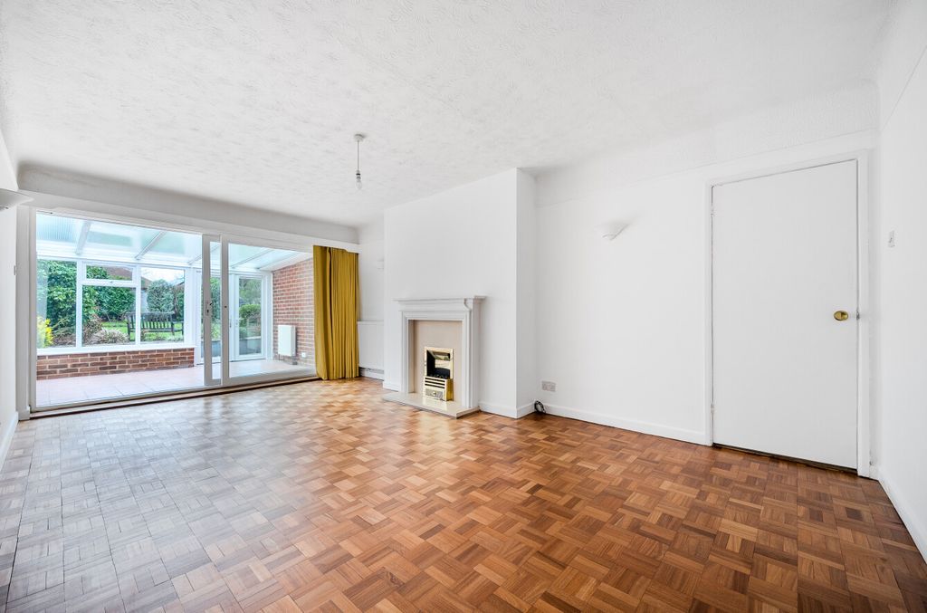 Property photo 2 of 15 1393583-16-693Ffd...