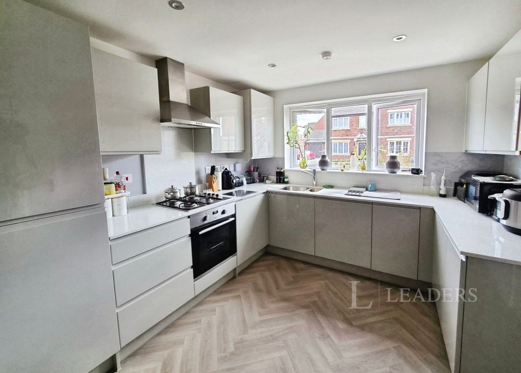Property photo 3 of 14 Kitchen