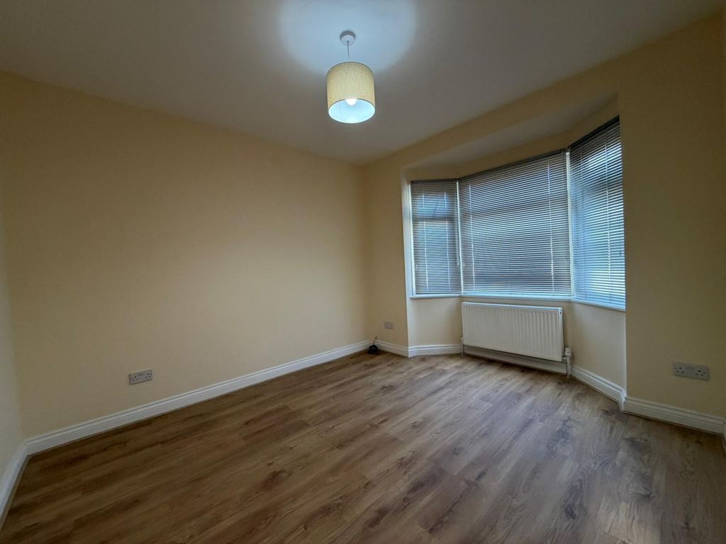 Property photo 2 of 8 Photo 6