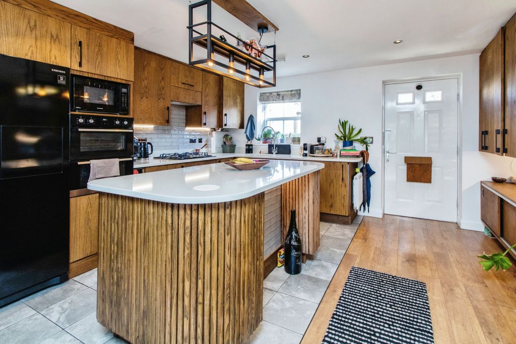 Property photo 2 of 16 Kitchen