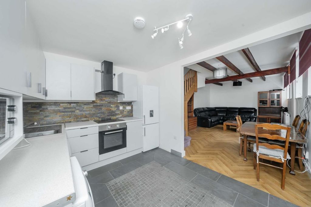 Property photo 1 of 5