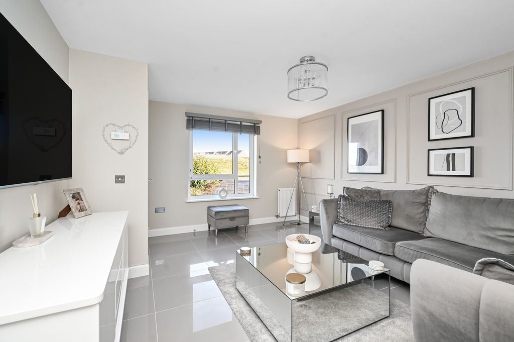 Property photo 2 of 18 Property Image 2