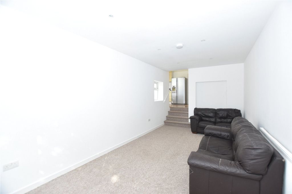 Property photo 3 of 9 Picture No. 02