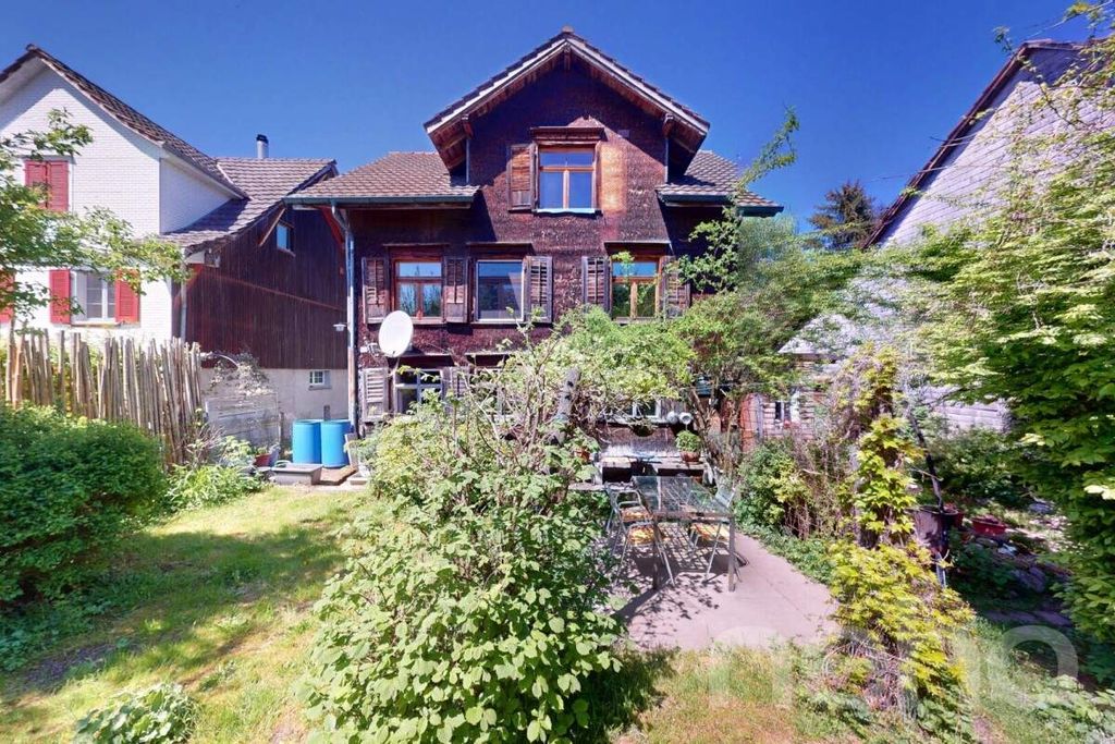 Property photo 2 of 11