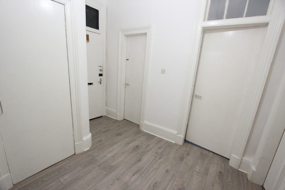 Property photo 3 of 12 Hall