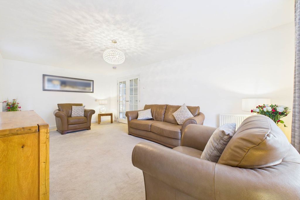 Property photo 3 of 33