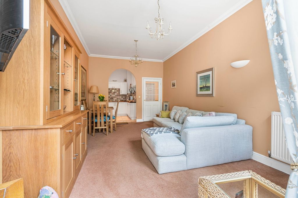 Property photo 3 of 11