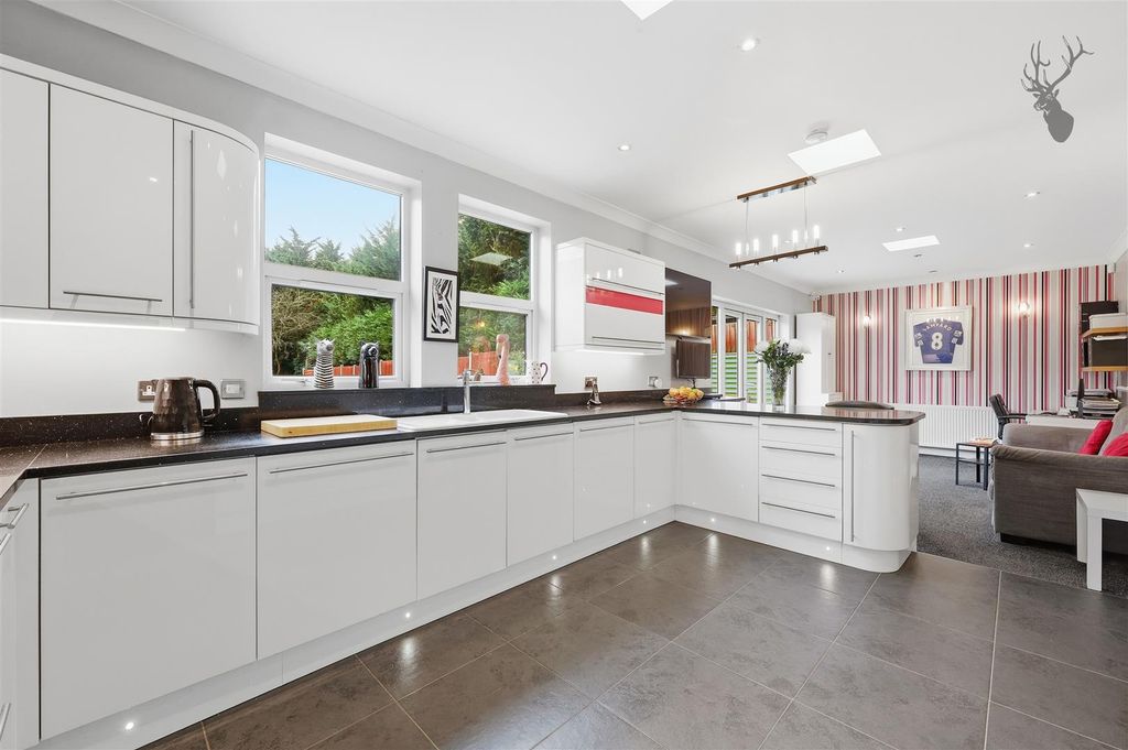 Property photo 3 of 29