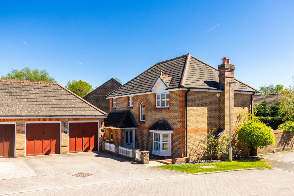 Property photo 1 of 19 R6M26312-Hdr