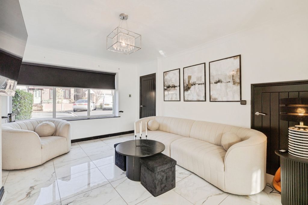 Property photo 3 of 18 Pbox-Img.Jpg