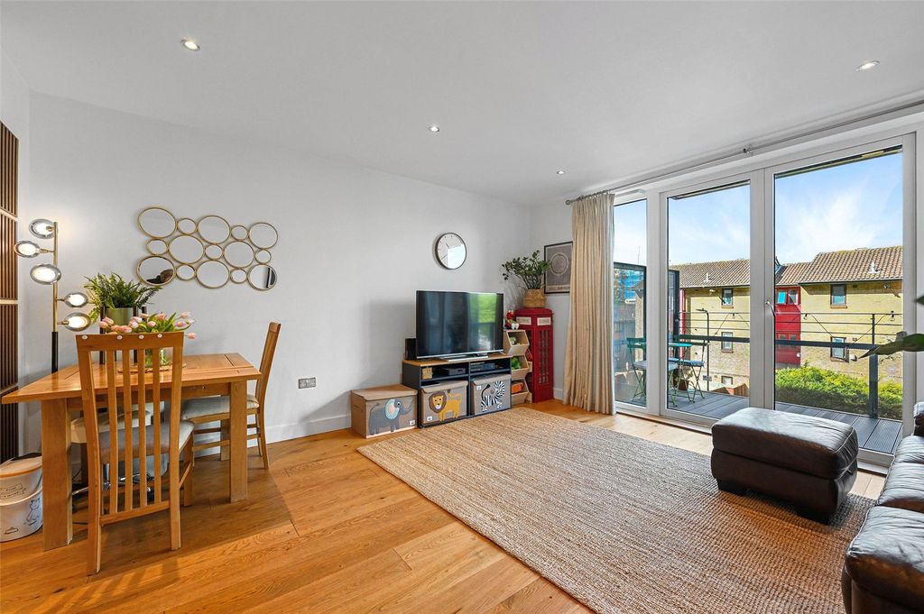 Property photo 3 of 21 Reception