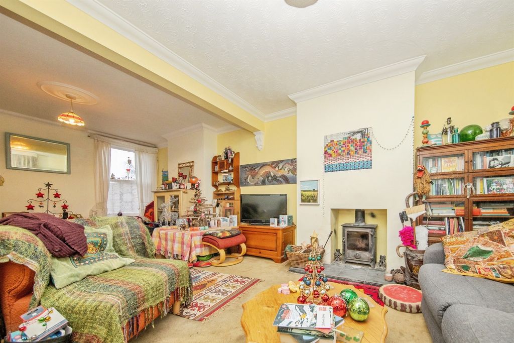 Property photo 3 of 18