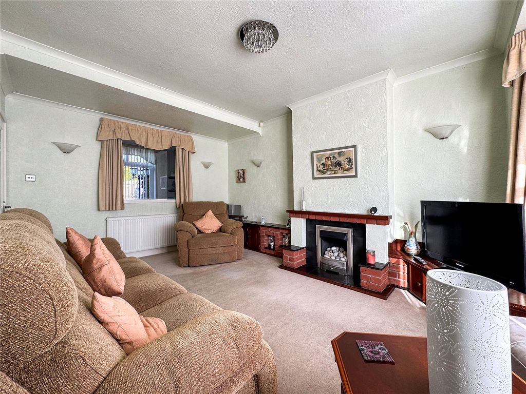 Property photo 2 of 22 Lounge