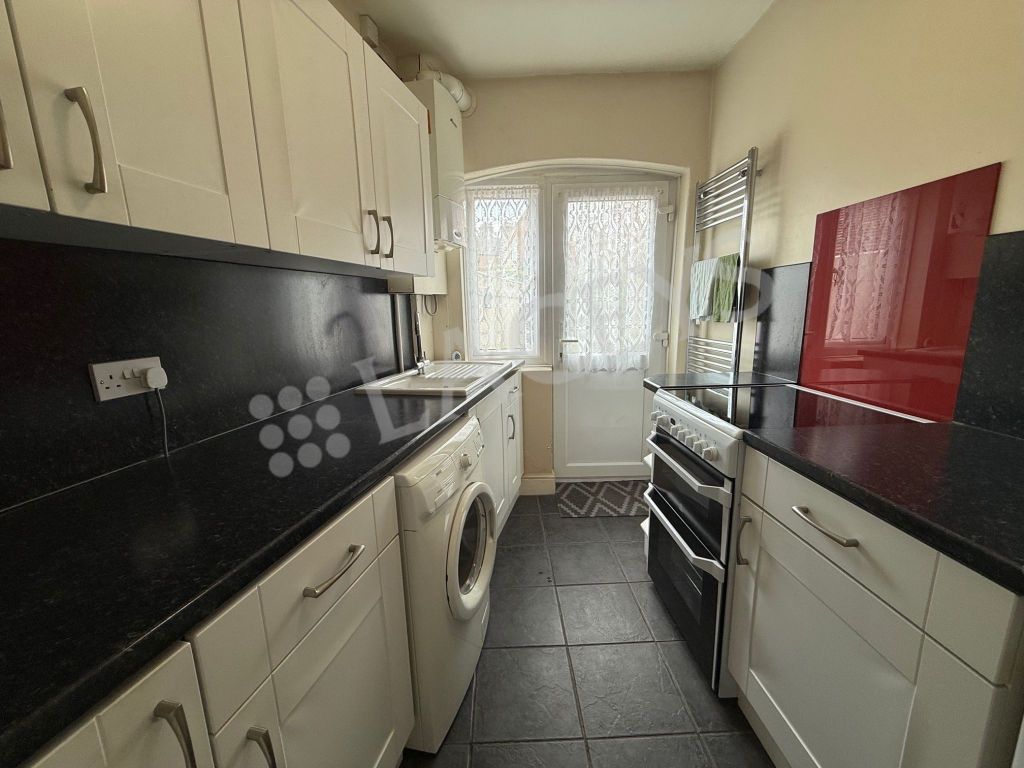 Property photo 2 of 6 Kitchen