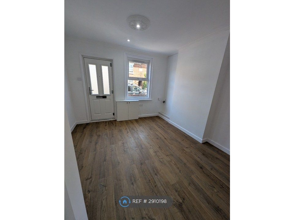 Property photo 2 of 25