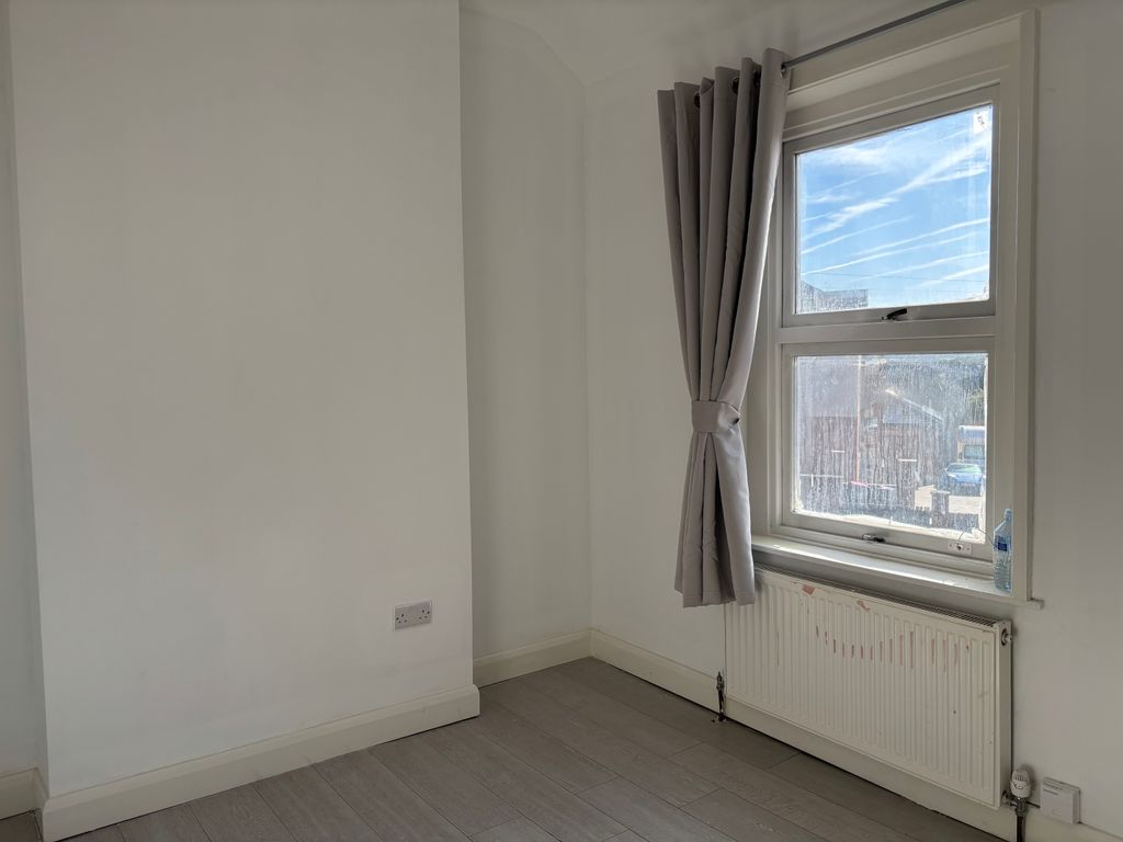 Property photo 3 of 9 Lounge Area