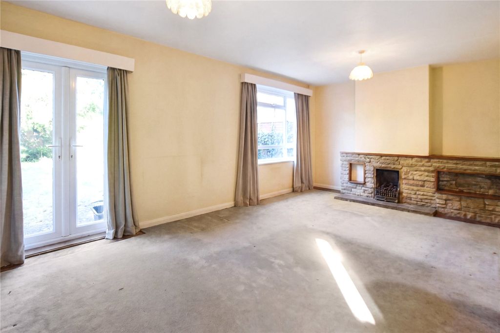 Property photo 3 of 10 Living/Dining Room
