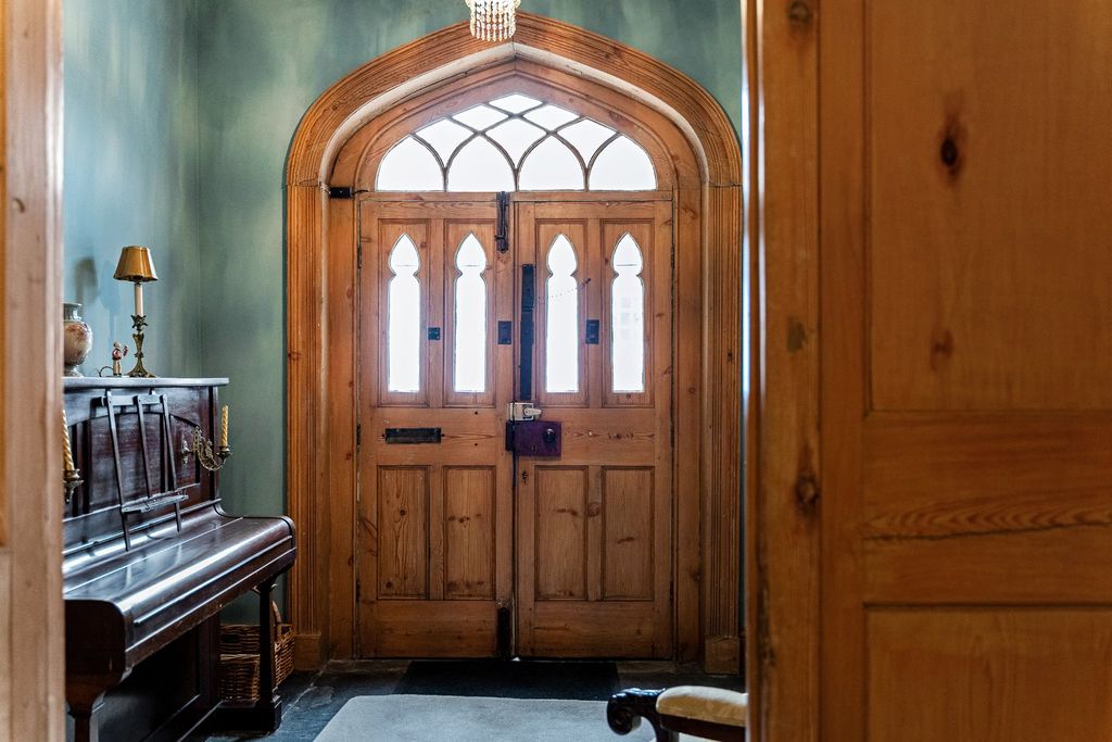 Property photo 2 of 26 Entrance Hall