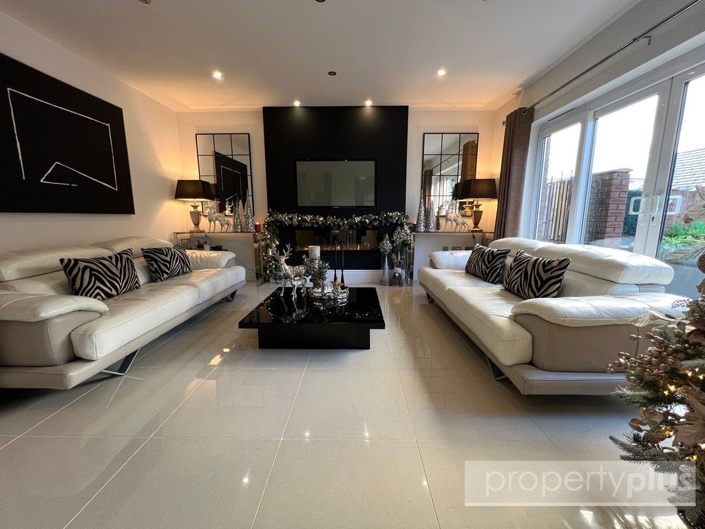 Property photo 1 of 47 Picture No. 19