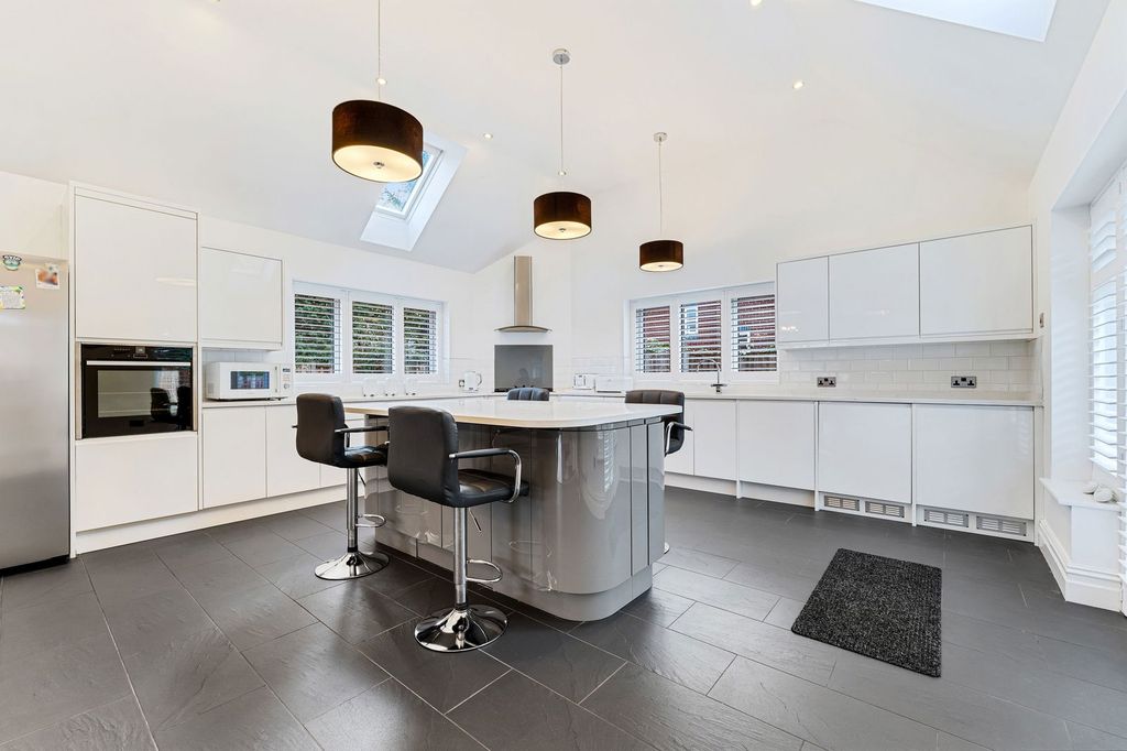 Property photo 2 of 24