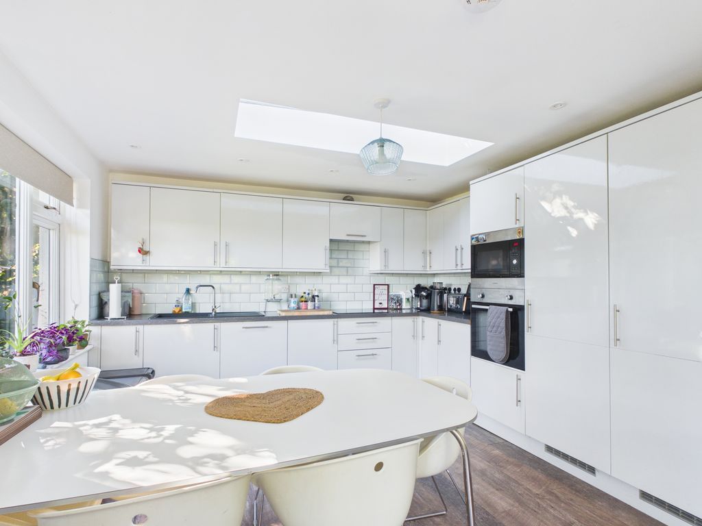 Property photo 3 of 19 Kitchen Area
