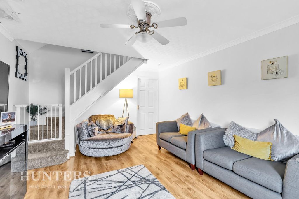 Property photo 3 of 18 Lounge