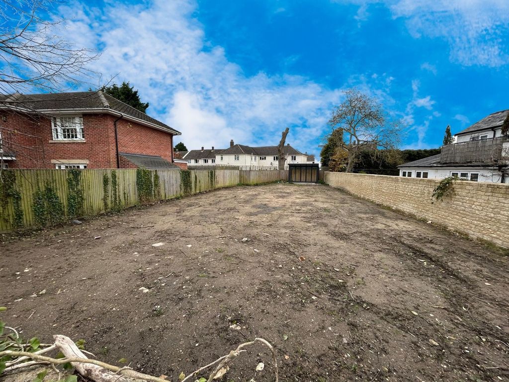 Property photo 2 of 9