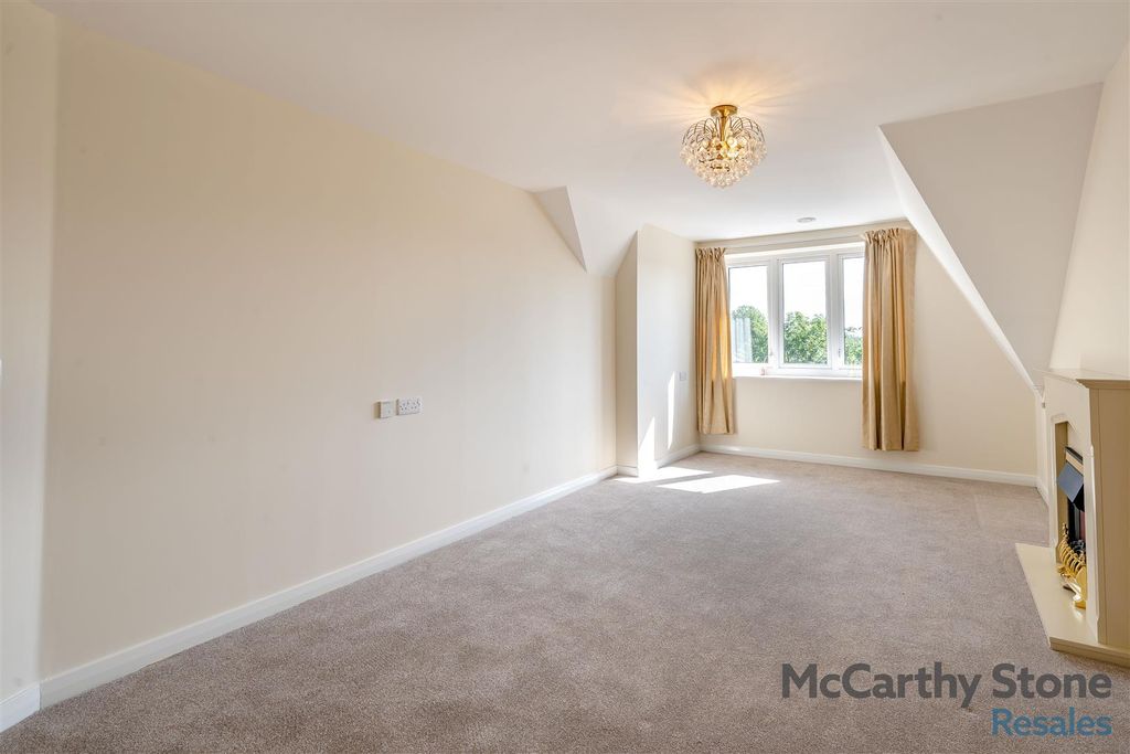 Property photo 3 of 23 8647780-Interior12.Jpg